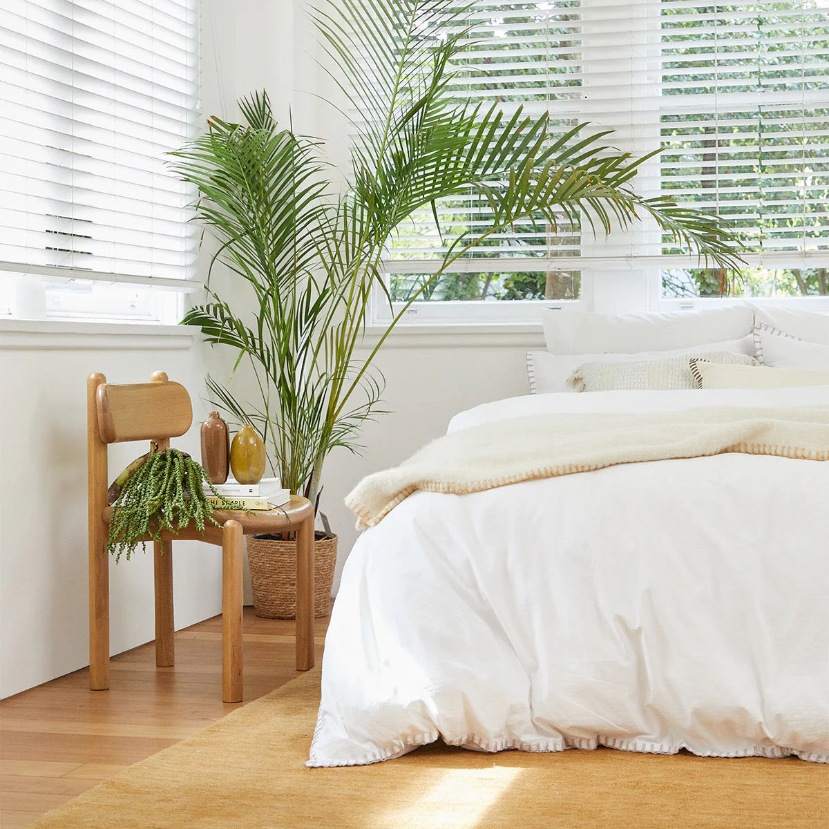 Blanket Stitch White Quilt Cover Set - Image 3