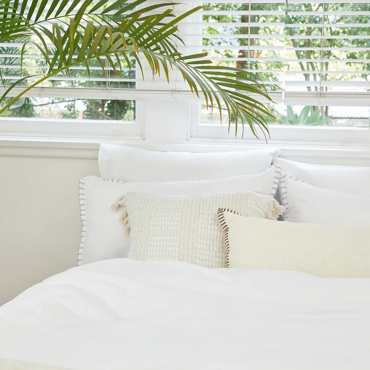 Blanket Stitch White Quilt Cover Set - Image 5